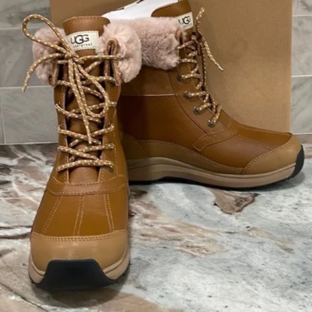 UGG ZAYLEE BOOT NWT in original box - Picture 11 of 11